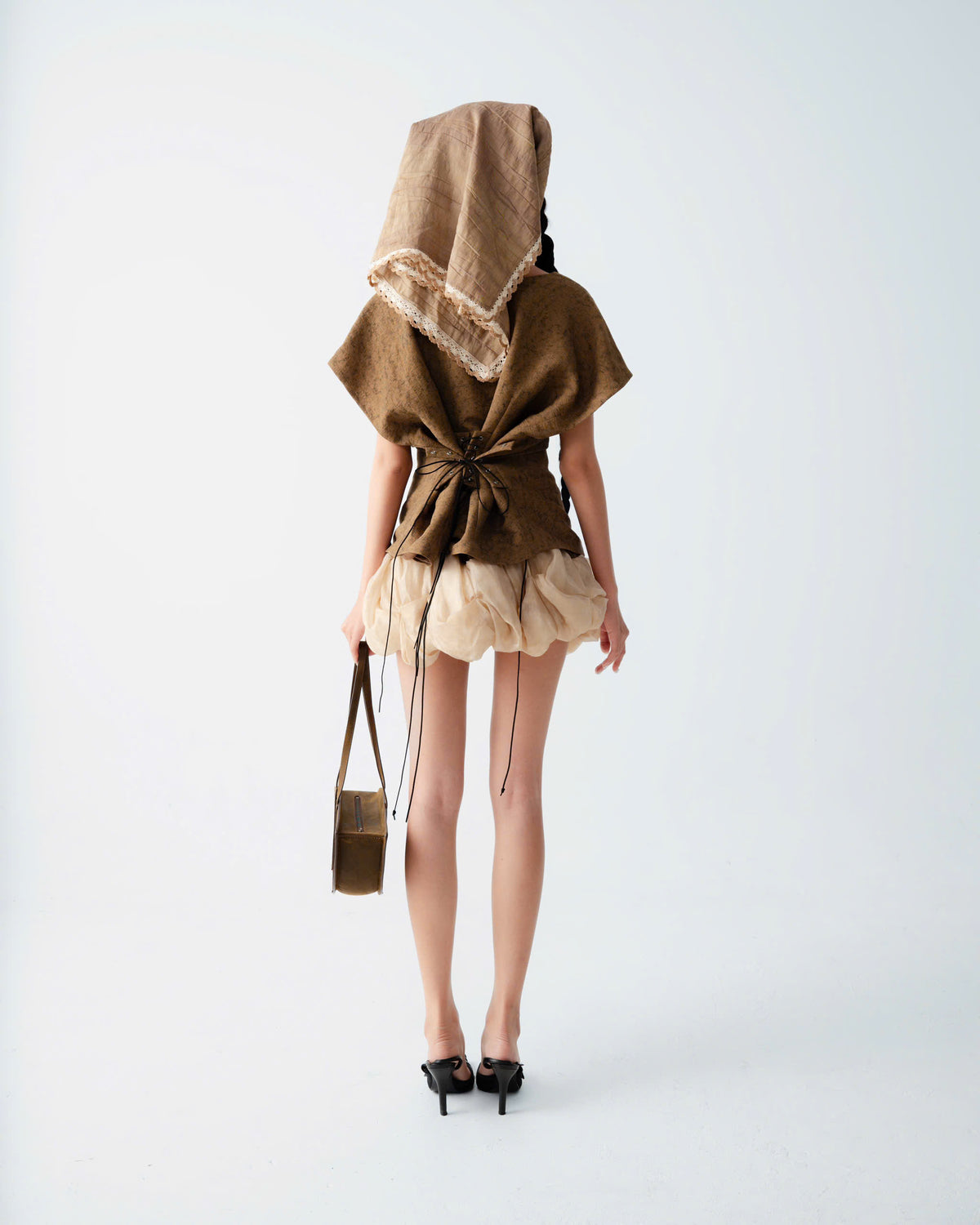 lang-linh-mini-skirt an heritage astoud