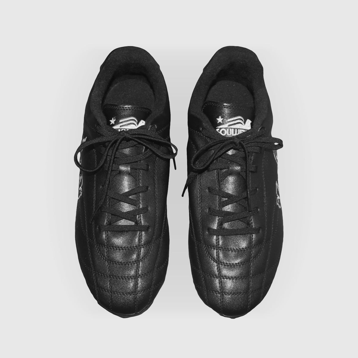 mot-nha-sneakers soulvenir astoud